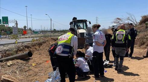 פועל כבן 40 נהרג לאחר שנפל לבור ברמת השרון ושאף חומרים רעילים