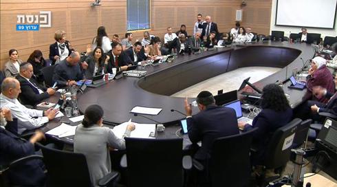 קרב קרן הארנונה: השלטון המקומי מאיים בשביתה