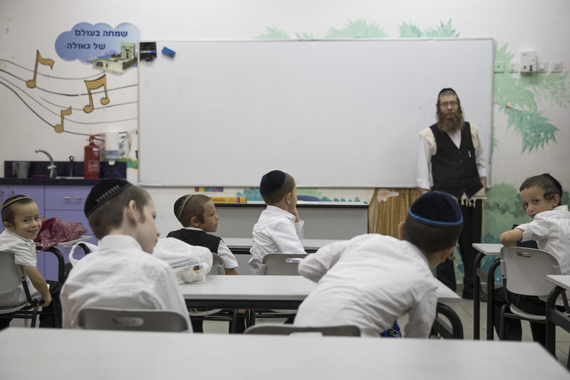 תלמידים חרדים בתלמוד תורה פועלי מנחם בבית"ר עילית, ארכיון