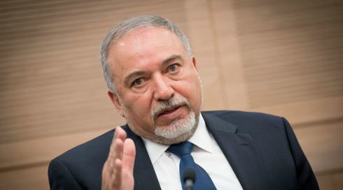 ליברמן: "אסור לחזור על הטעות בעסקת שליט"