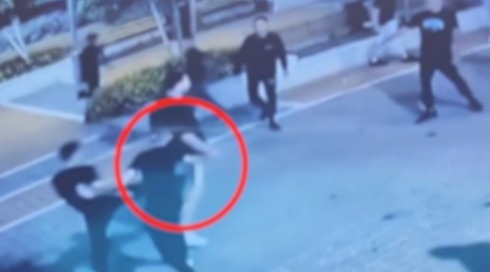 תיעוד: תושב כרמיאל העיר על רעש לנערים - נדקר