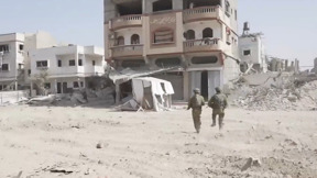 מתקשה ללכת ונעזר במקל: התיעוד האחרון של סינוואר - ימים לפני שחוסל
