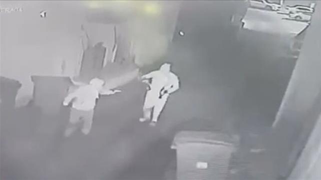צילום מסך השלכת בקבוק תבערה לבית ביפו, 14.05.21