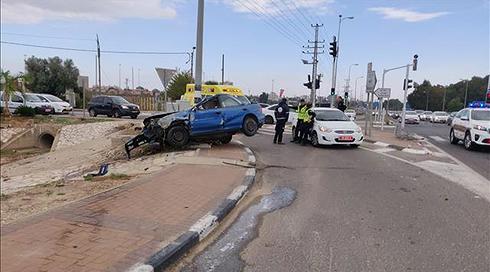 גבר בן 49 נהרג לאחר שהתנגש בעמוד סמוך לרמלה
