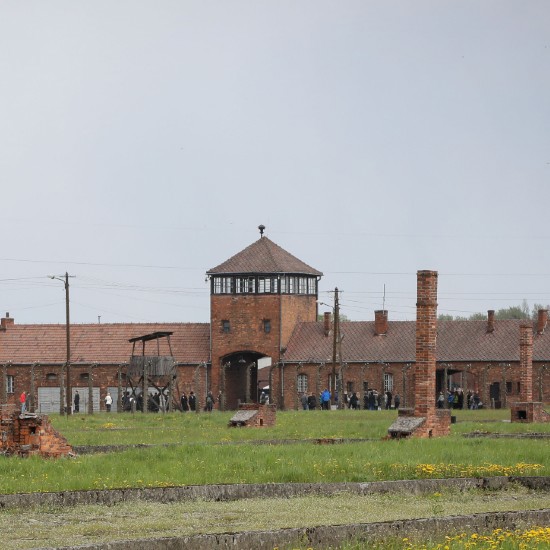 "Polonia entiende muy bien nuestro respeto por la memoria del Holocausto" - Entrevista a Lior Haiat