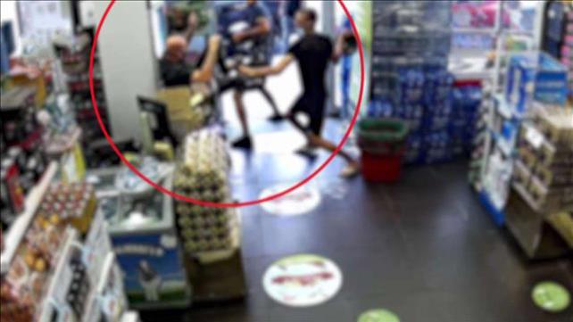 "ראיתי את המוות": המוכר שהותקף בגלל מסכה מדבר