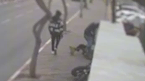 תיעוד מתקיפת עובד הניקיון בירושלים