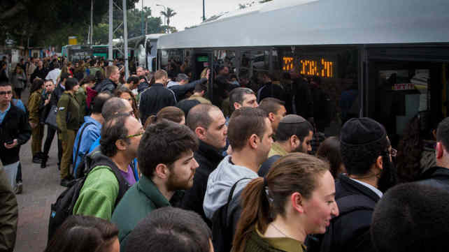 יום רגיל של תחבורה ציבורית בישראל (צילום: פלאש 90)