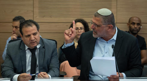 הדחת חבר הכנסת איימן עודה אושרה בוועדת הכנסת