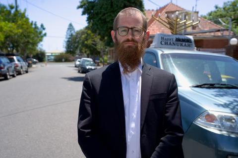 הרב אפי בלוק, מכוניתו שהוצתה ברקע