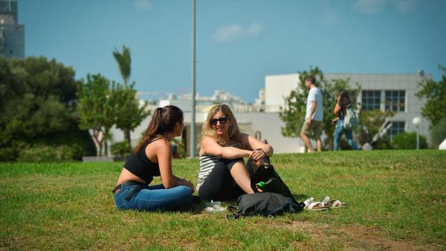 סטודנטיות, אילוסטרציה