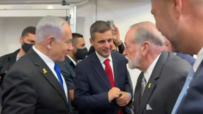 הפתעה בבית המשפט: השגריר האמריקני בא לעדות נתניהו  