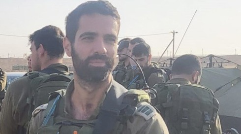 "תאהבו את הילדים שלכם": אביו של רס"ן שגיא גולן שנפל בקרב על בארי יצעד במצעד הגאווה