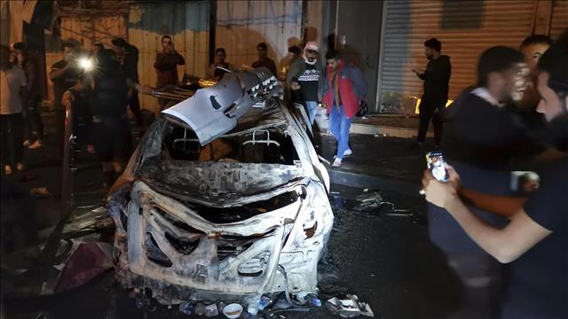 מפגינים ליד רכב תופת שהתפוצץ בבגדאד 16.11.19