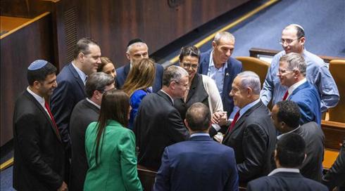 הקמפיין של נתניהו: יכבד את גנץ, יתקוף את לפיד - וישתמש בביקור ביידן