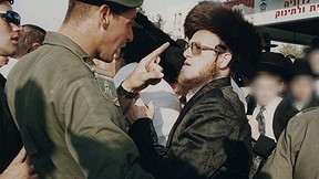 משי זהב | פרק 3 - קשר השתיקה