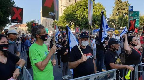 לאחר תשעה חודשים: פעילי המחאה נגד נתניהו פירקו את המאהל בבלפור