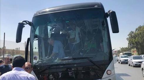 מצרים: 17 בני אדם נפגעו בפיצוץ אוטובוס תיירים ליד הפירמידות