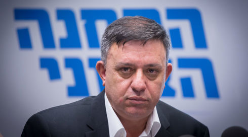 גבאי מתכנן: "עדכון סמכויות" ושריון ארבעה מקומות ברשימה