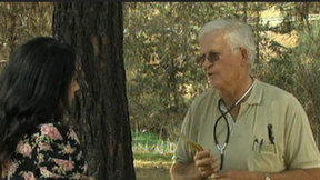 מרב בטיטו ומרפא העצים עודד יפה. 2011