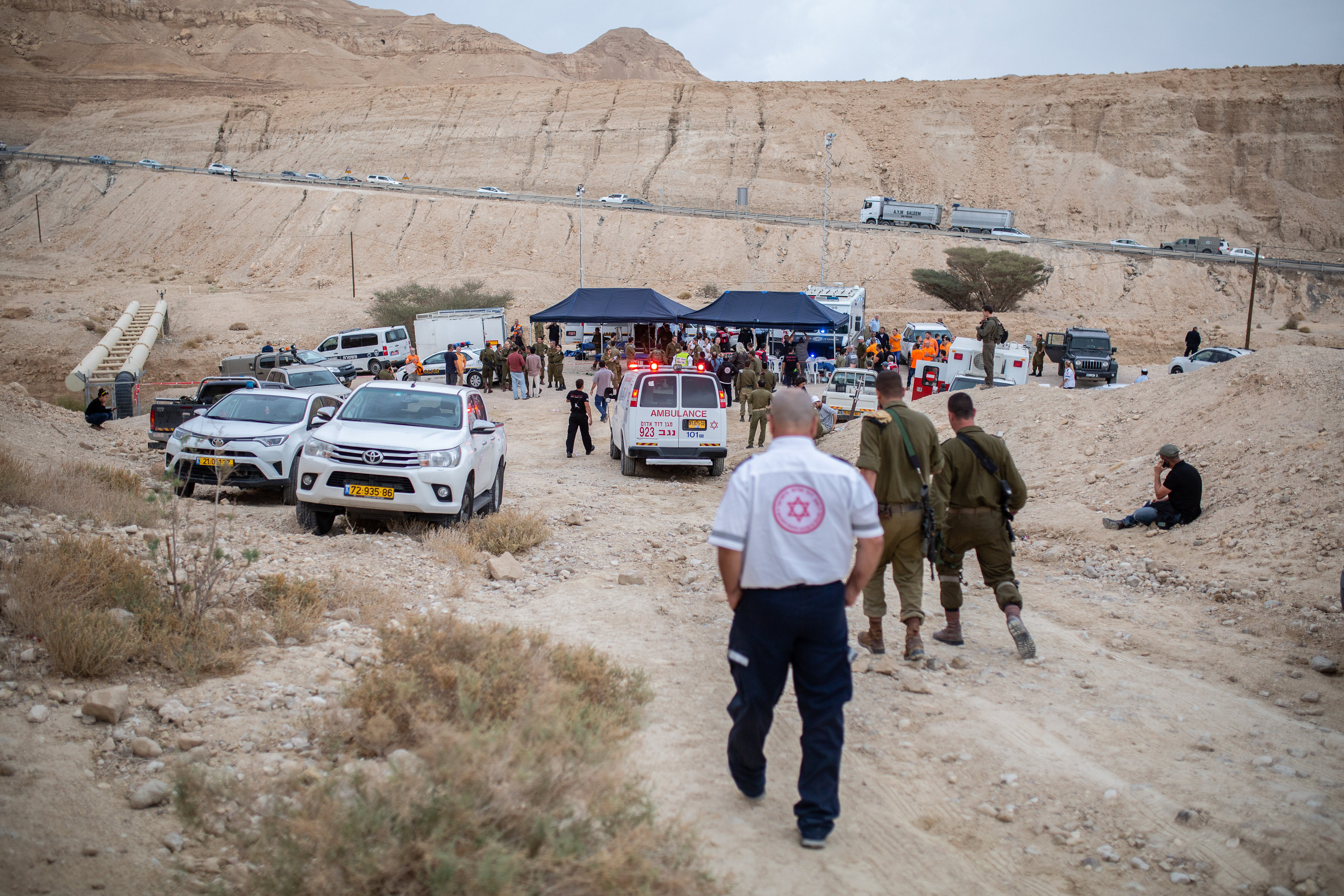 כוחות החילוץ סמוך למקום בו נסחפו צעירים ישראלים בהצפות בנחל צפית, 2018