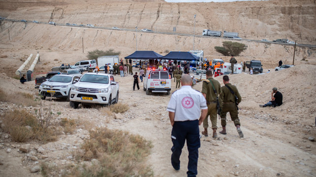 כוחות החילוץ סמוך למקום בו נסחפו צעירים ישראלים בהצפות בנחל צפית, 2018