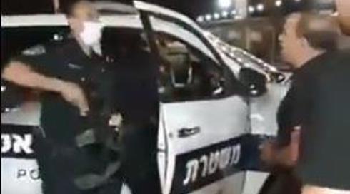 שוטר הגיע לחתונה בשל רעש, שלף נשק - והועבר מתפקידו | תיעוד