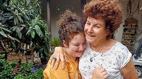 ילדה עם צרכים מיוחדים בשבי