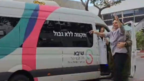 "לא מרשים לי לחבק אתכם": חבריו של עופר קלדרון רכבו אחריו לבית החולים 