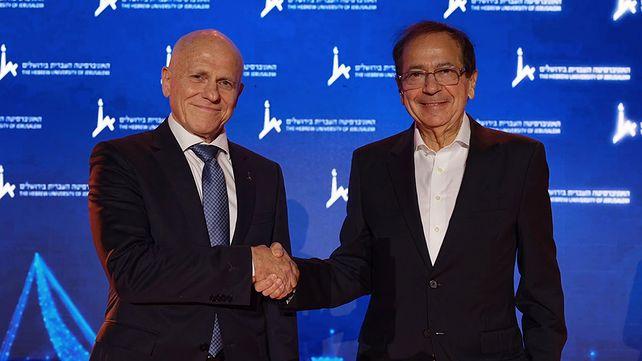 ג'ון פולסון (מימין) עם תמיר שפר בירושלים, הערב