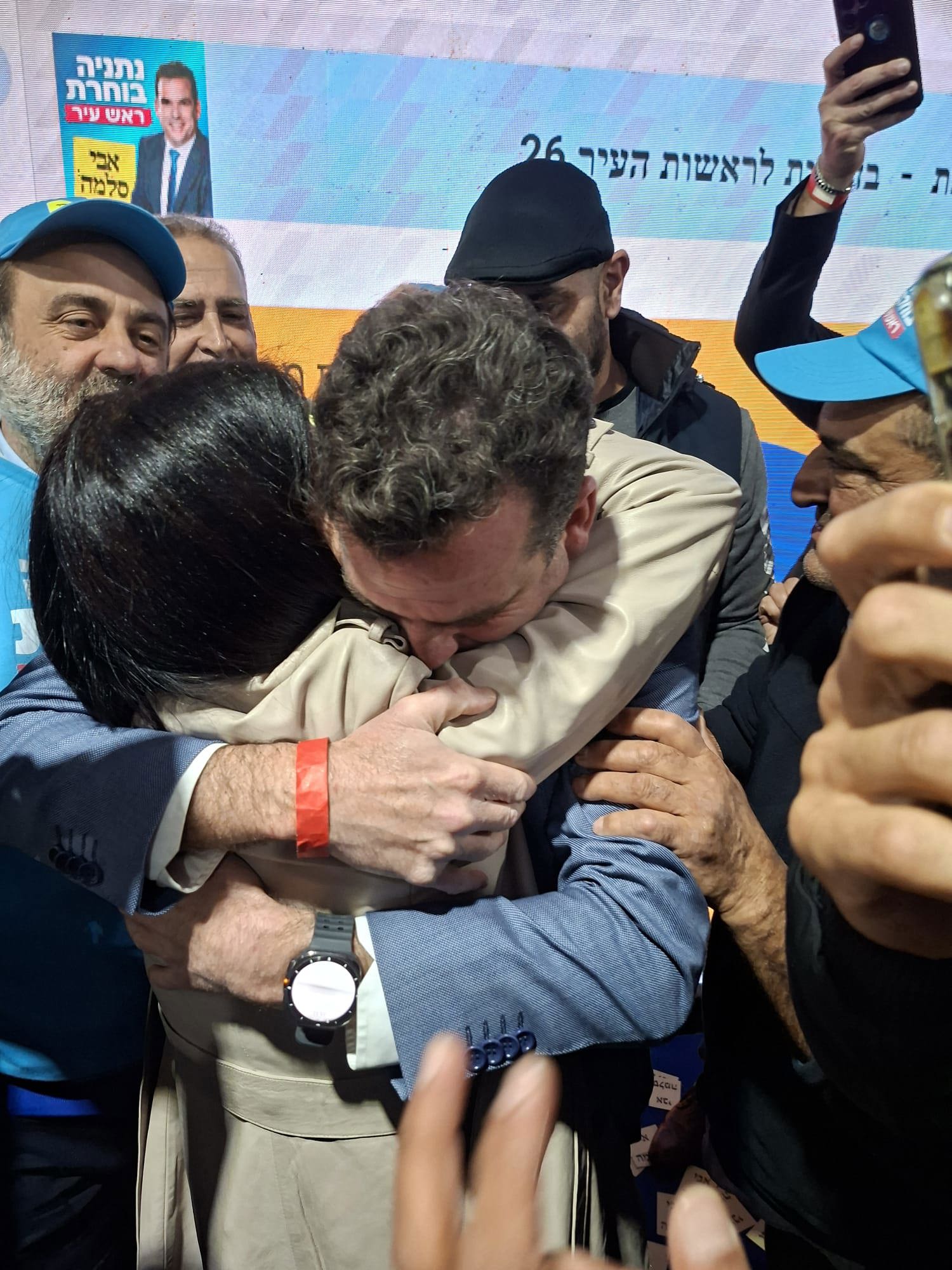 ראש עיריית נתניה הנבחר אבי סלמה, בעת היוודע תוצאות הבחירות