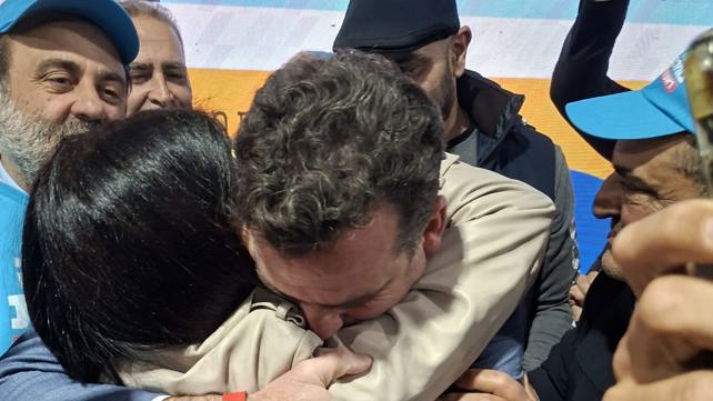 ראש עיריית נתניה הנבחר אבי סלמה, בעת היוודע תוצאות הבחירות