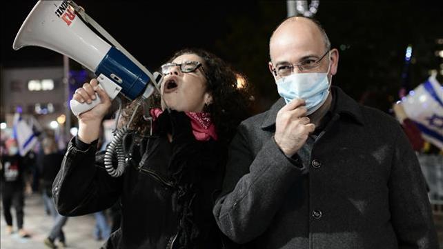 יו"ר המפלגה הכלכלית פרופ' ירון זליכה בהפגנה נגד רה"מ נתניהו. 06.01.21