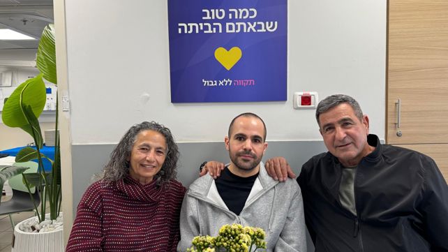 שורד השבי ירדן ביבס והוריו