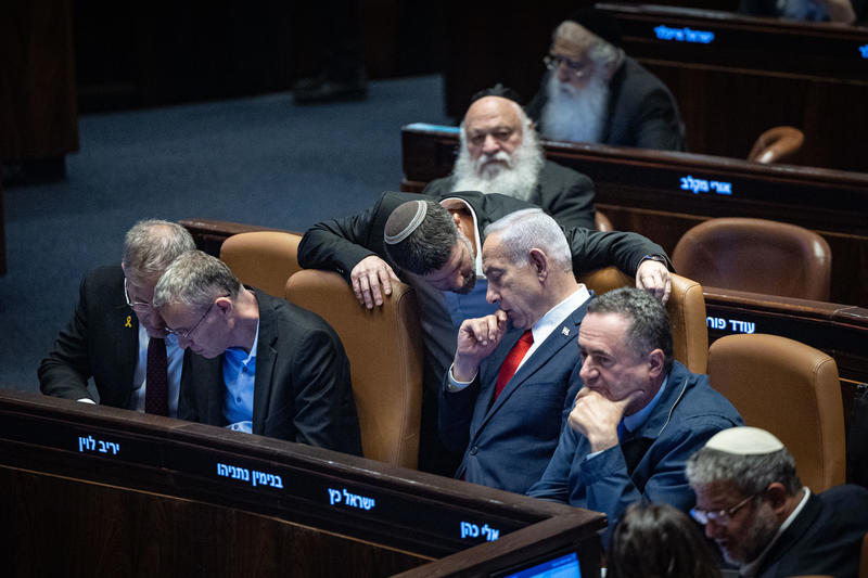 ראש הממשלה בנימין נתניהו משוחח עם שר האוצר בצלאל סמוטריץ', יולי 2025