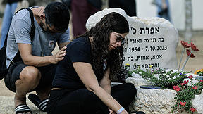בית הקברות בקיבוץ ניר עוז במלאות שנתיים לטבח 7 באוקטובר, אוקטובר 2025