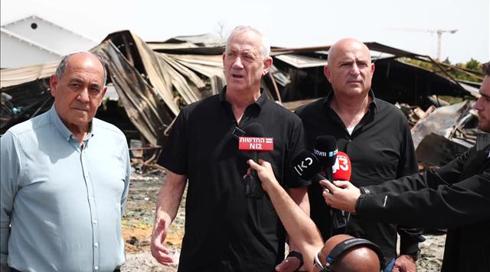 גנץ מאשים את נתניהו: לא שוחח עם שלושה ראשי רשויות שפגשו אותי