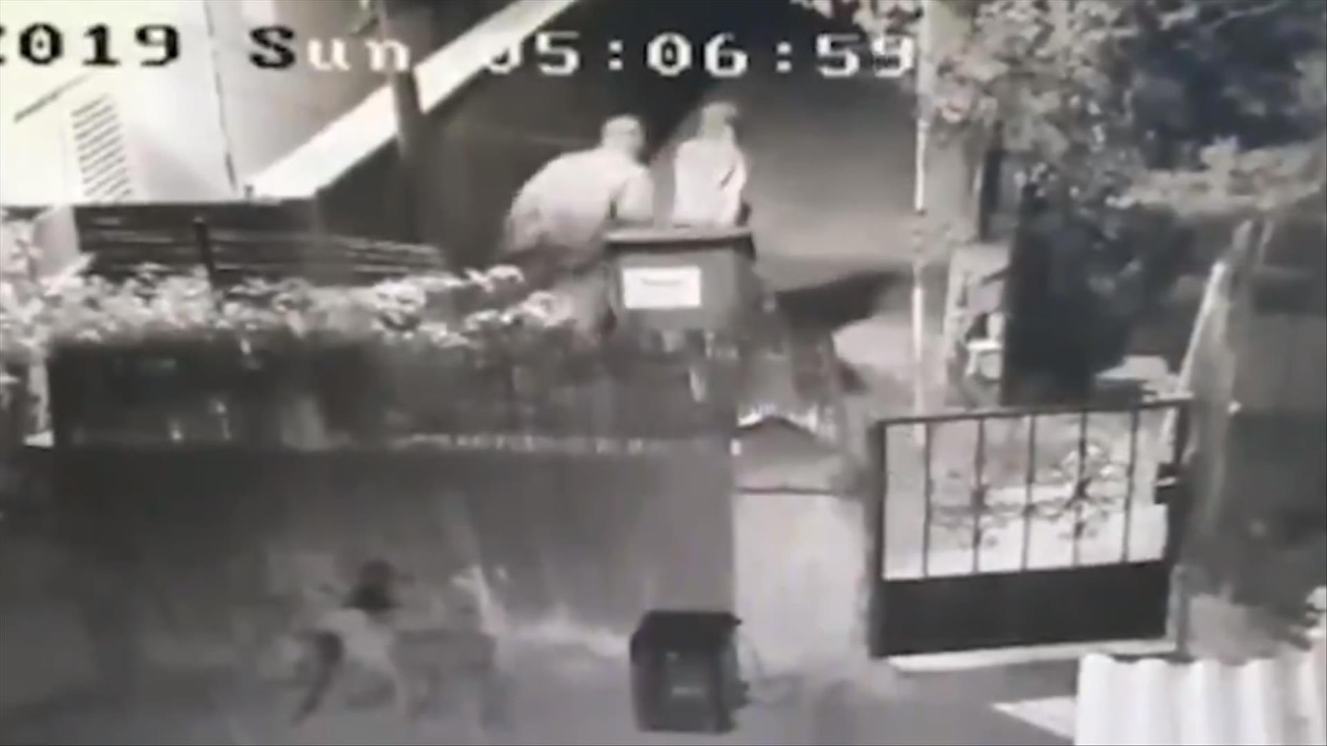 תיעוד של משטרת ישראל: שני החשודים ברצח עדיאל תורתי מפנים את גופתו בפח