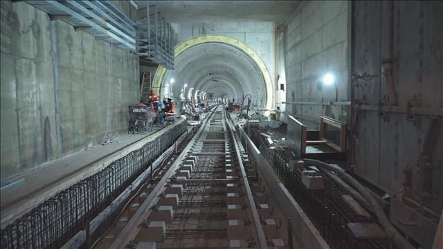 בשביל הכסף, פרויקט הרכבת הקלה