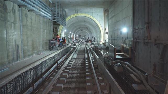 בשביל הכסף, פרויקט הרכבת הקלה