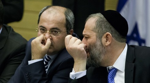 דרעי ינסה לגייס 4 מהח"כים הערבים לצורך חוק הגיוס החדש