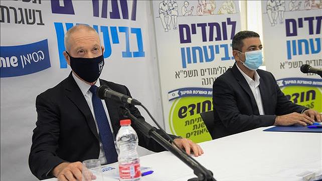 שר החינוך יואב גלנט ומנכ"ל משרד החינוך