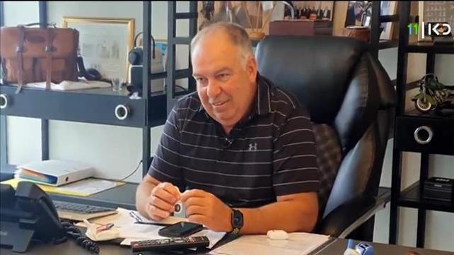 כסף, חברים ולחץ: מאחורי הקלעים של פתיחת המשק