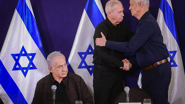 בני גנץ, יואב גלנט ובנימין נתניהו