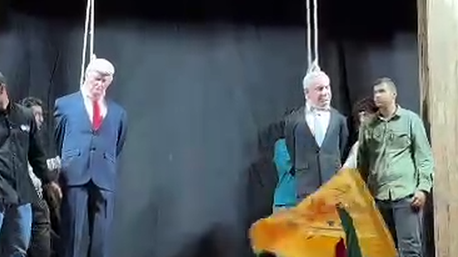 בובות בדמות טראמפ ונתניהו נתלו בכיכר בטהראן, 22.8.2026