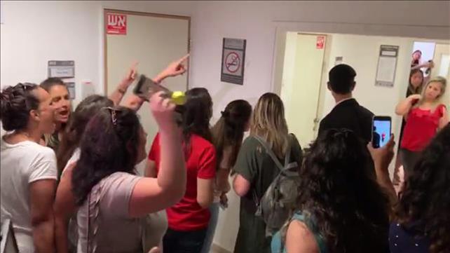 אמהות לפעוטות שטופלו אצל ציפורה דוד זועמות בבית המשפט, 8.9.19
