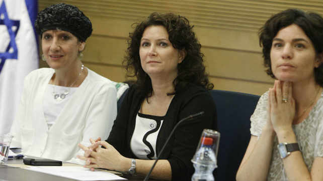 שיתוף פעולה נדיר. ח"כ מועלם-רפאלי לצד הח"כיות זנדב