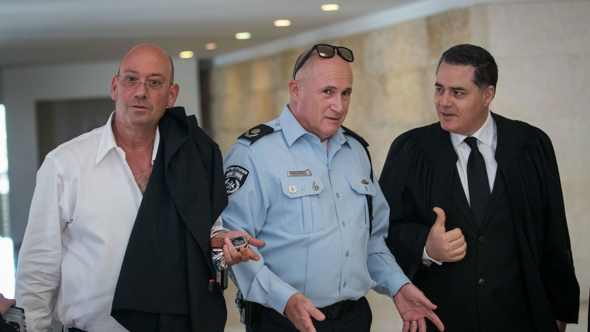 ניצב רוני ריטמן ועורך דינו