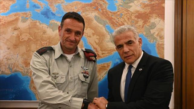 יאיר לפיד והרצי הלוי לאחר אישור מינויו לרמטכ"ל בממשלה 23.10.22