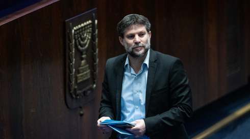 הבית הלבן נגד סמוטריץ': מסכן חיי אזרחים וחטופים